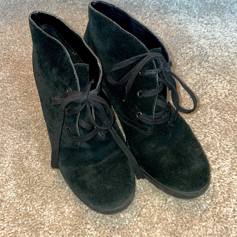 Aerosoles ruffalow wing black lace up suede leather booties size 7